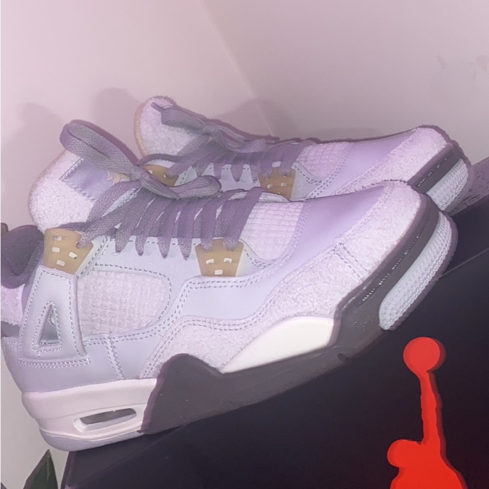 Brand New! never worn, box is in good condition! - Picture 2 of 3